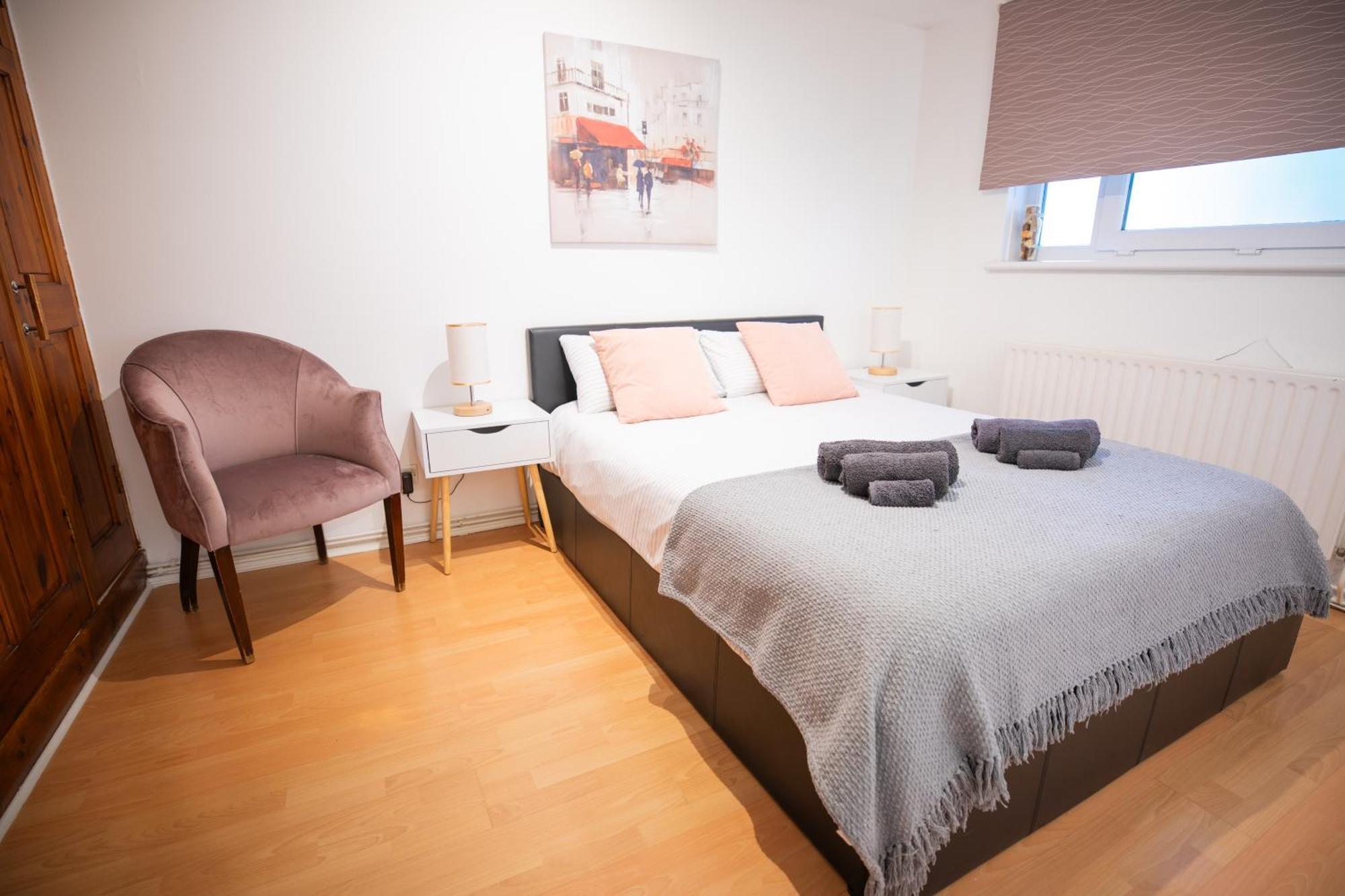 Bright And Spacious One Bedroom Apparment, Free Parking London Eksteriør billede