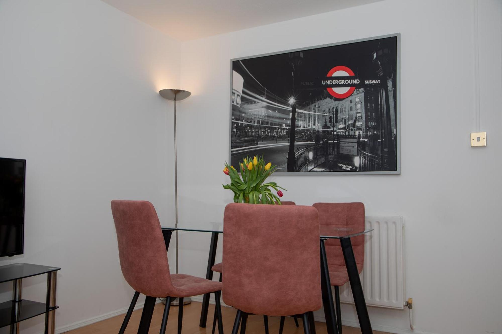 Bright And Spacious One Bedroom Apparment, Free Parking London Eksteriør billede