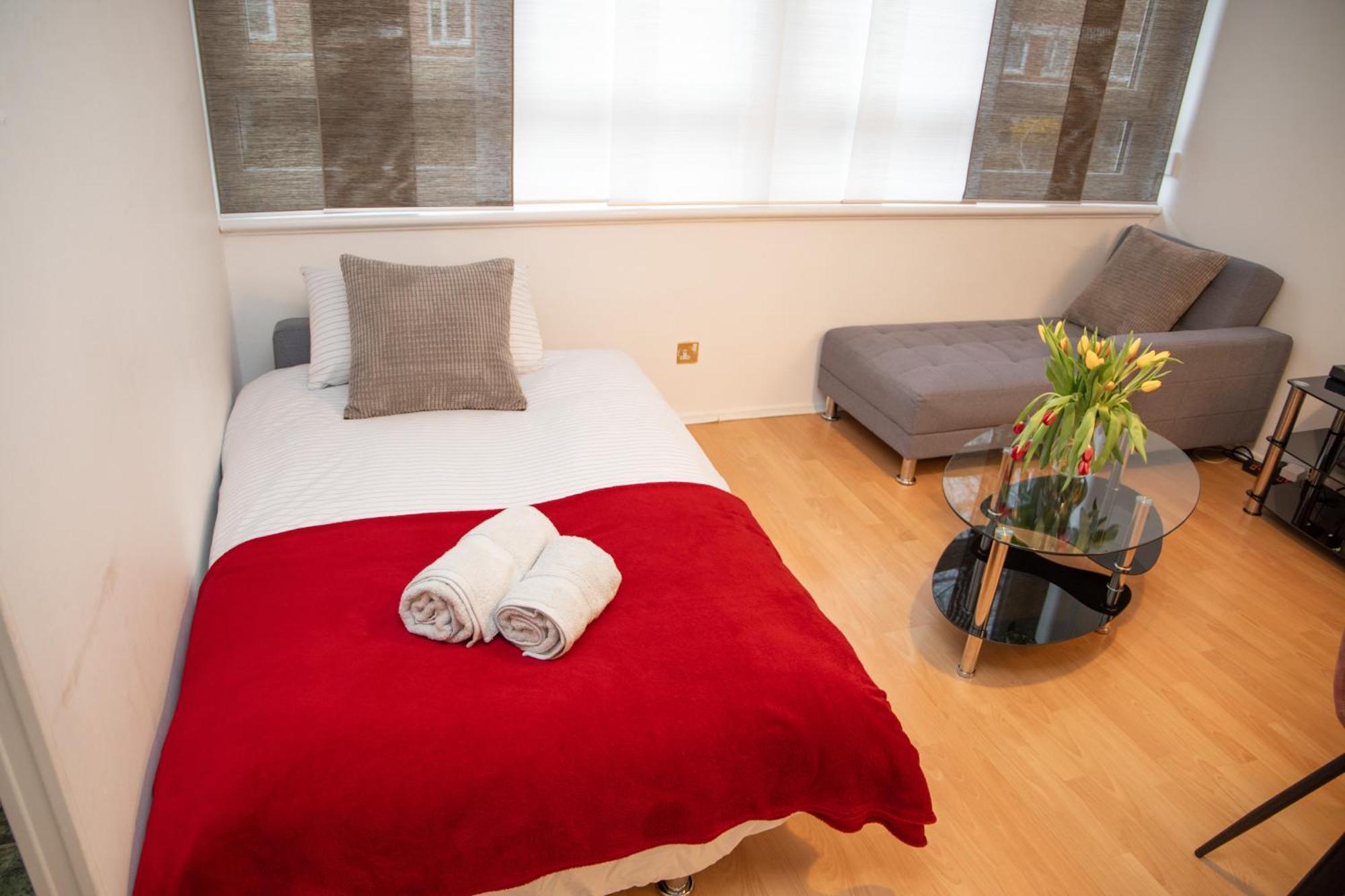 Bright And Spacious One Bedroom Apparment, Free Parking London Eksteriør billede